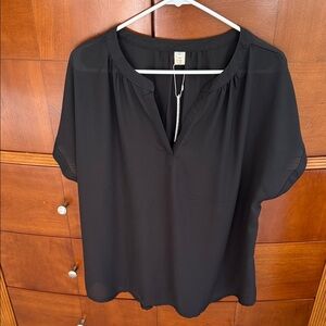 NWT lilbetter Black Women's Top